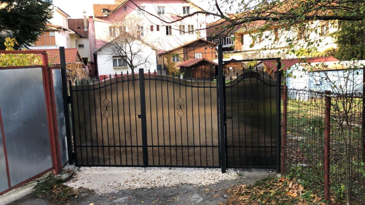 Stayplay Center Theater Брашов Экстерьер фото